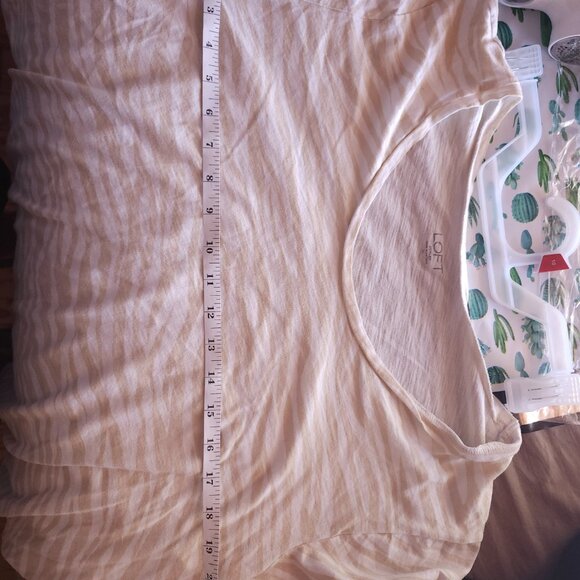 LOFT Ann Taylor Women's Tiger Print Wedge Tee Shirt Size XL - Picture 10 of 11